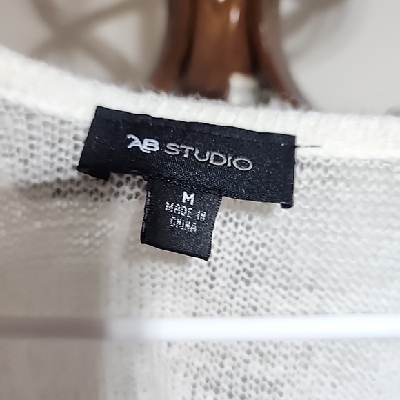 Ab Studio White Wool/ Mohair Blend Cardugan- Medium - Picture 6 of 6